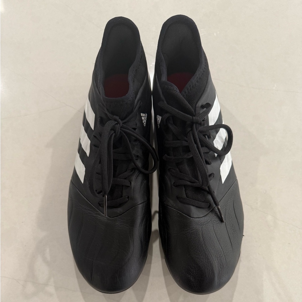 Adidas COPA soccer cleats 
Men’s 9.5